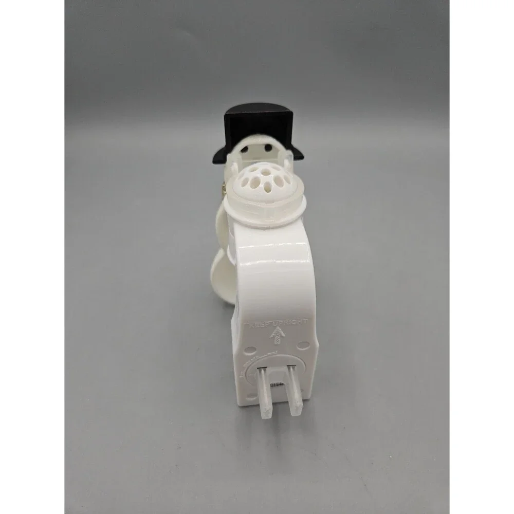 Bath & Body Works SNOWMAN Nightlight Wallflowers Fragrance Plug  ~ HOLIDAY ~